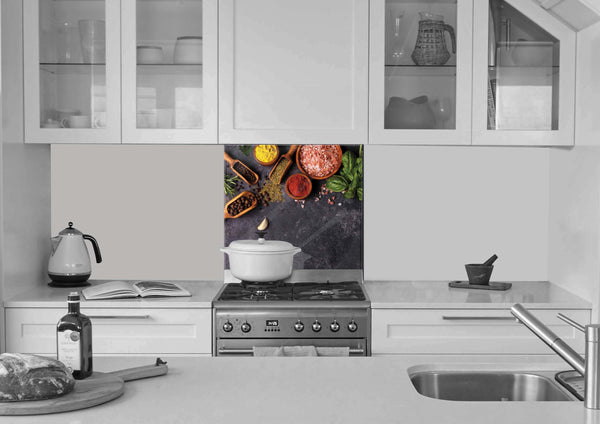 panou decorativ din sticla printata securizata, dimensiuni 650x650 mm, model condimente pe piatra