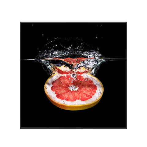 panou decorativ din sticla printata cu model grapefruit in apa pe fundal negru